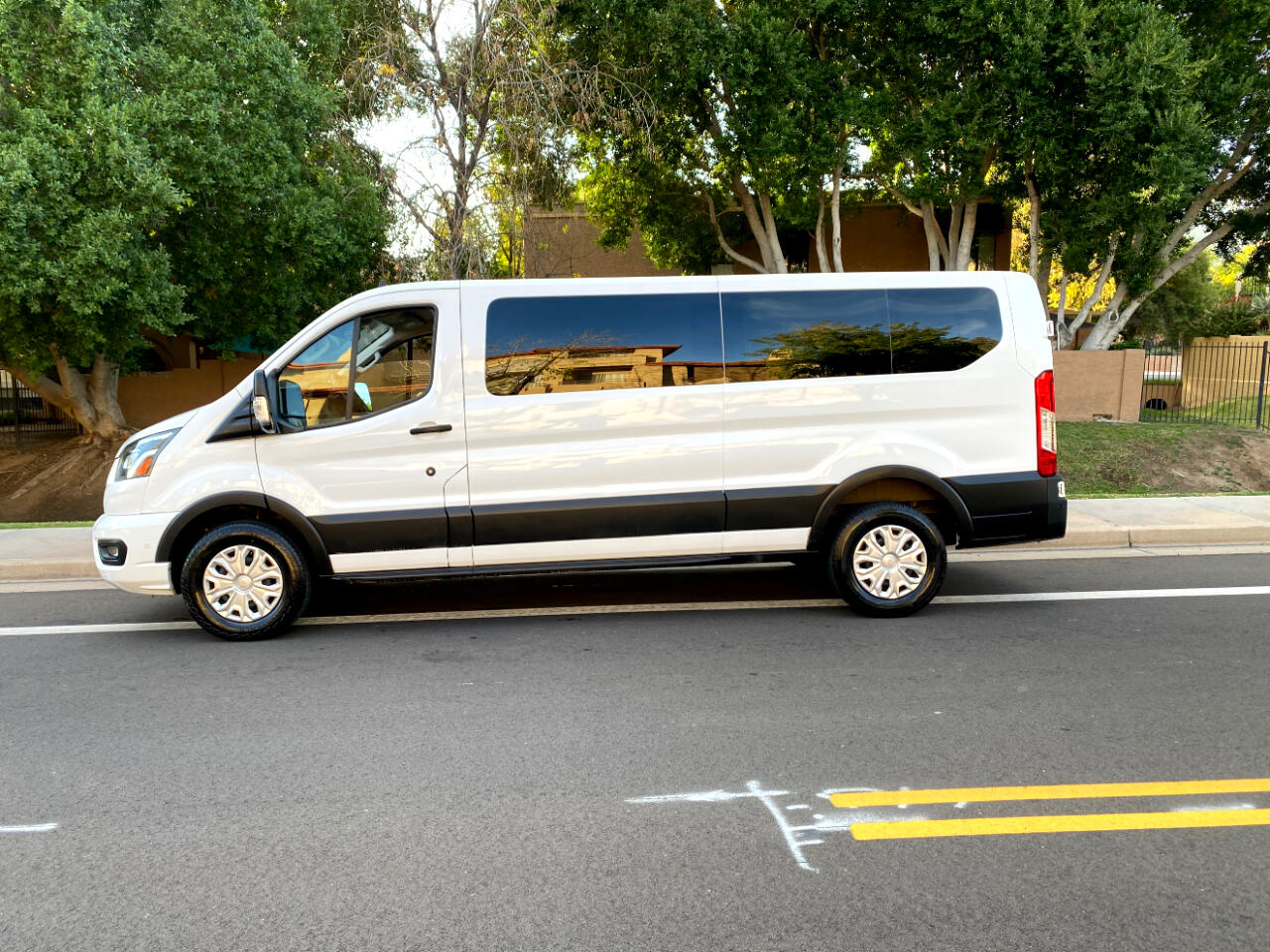 Ford Transit Passenger Wagon T-350 148" Low Roof XLT RWD 2023