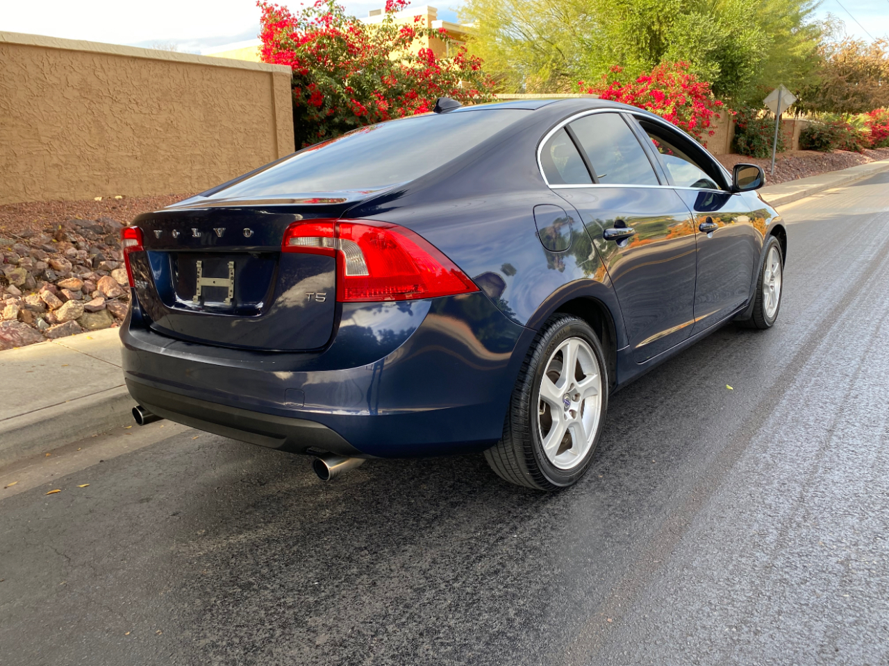 Volvo S60 FWD 4dr Sdn T5 2012