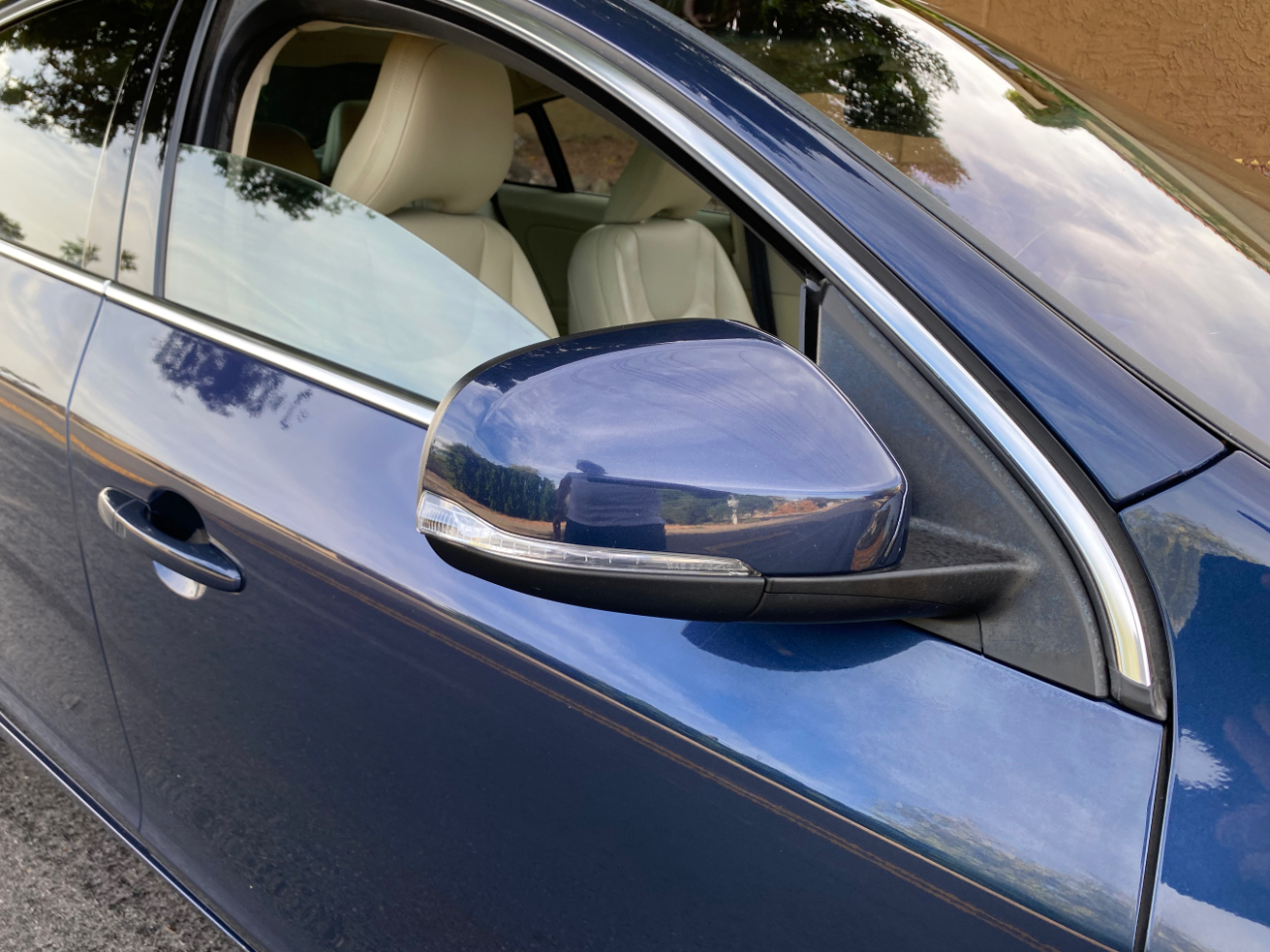 Volvo S60 FWD 4dr Sdn T5 2012