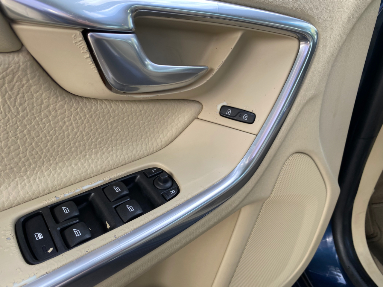 Volvo S60 FWD 4dr Sdn T5 2012