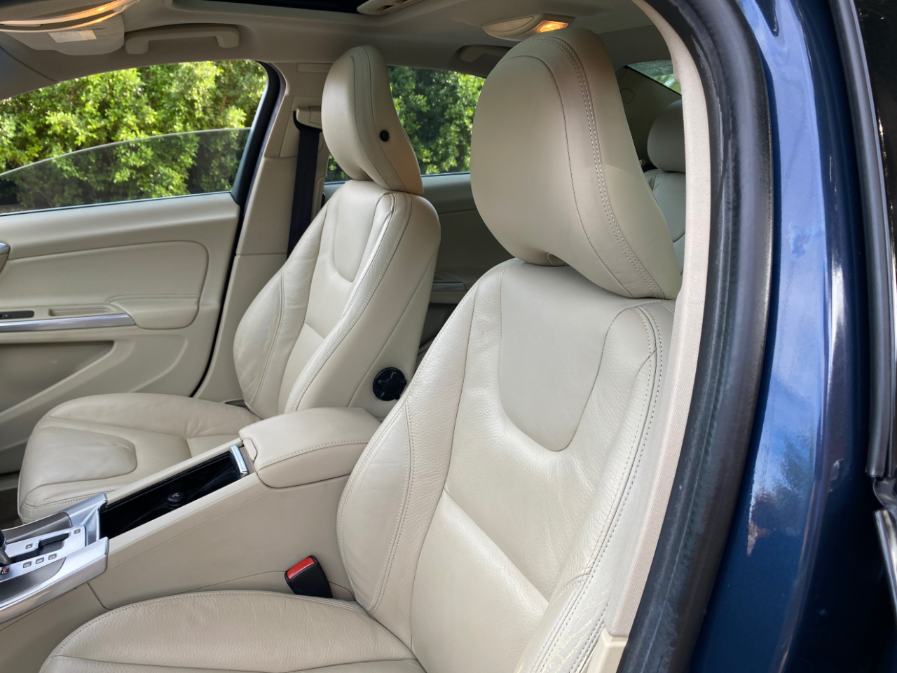 Volvo S60 FWD 4dr Sdn T5 2012