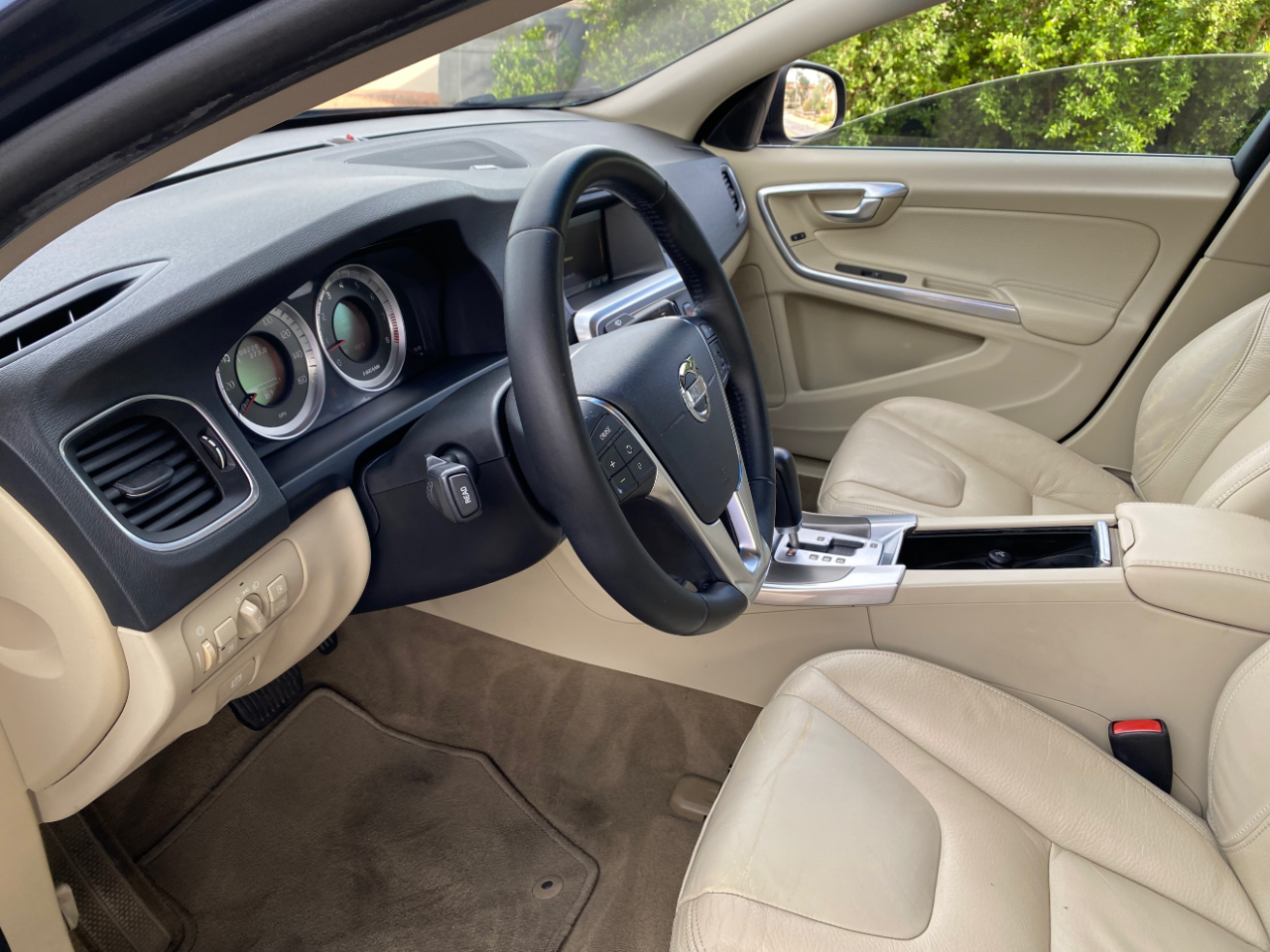 Volvo S60 FWD 4dr Sdn T5 2012