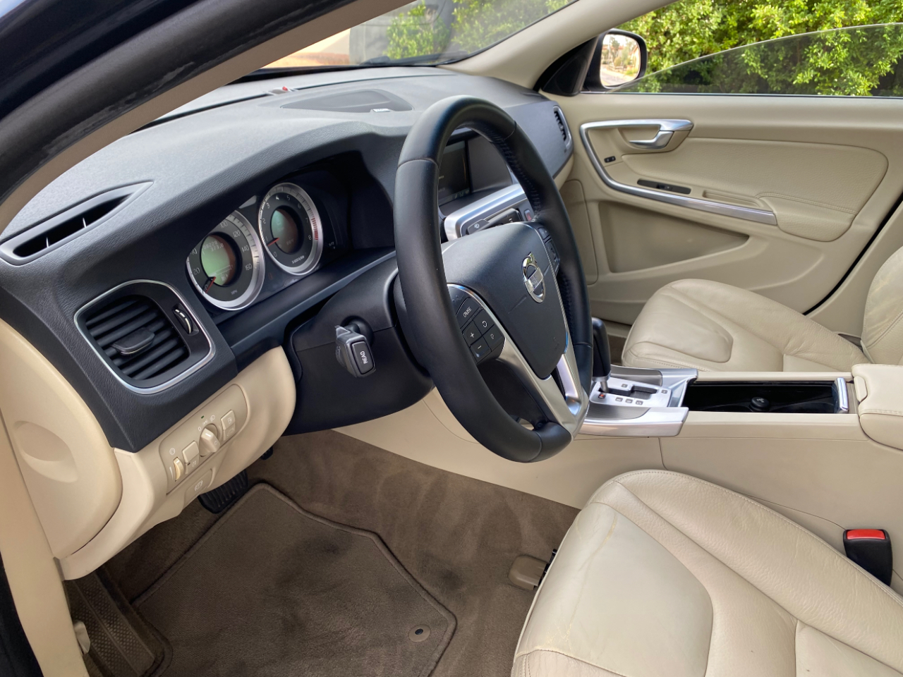 Volvo S60 FWD 4dr Sdn T5 2012