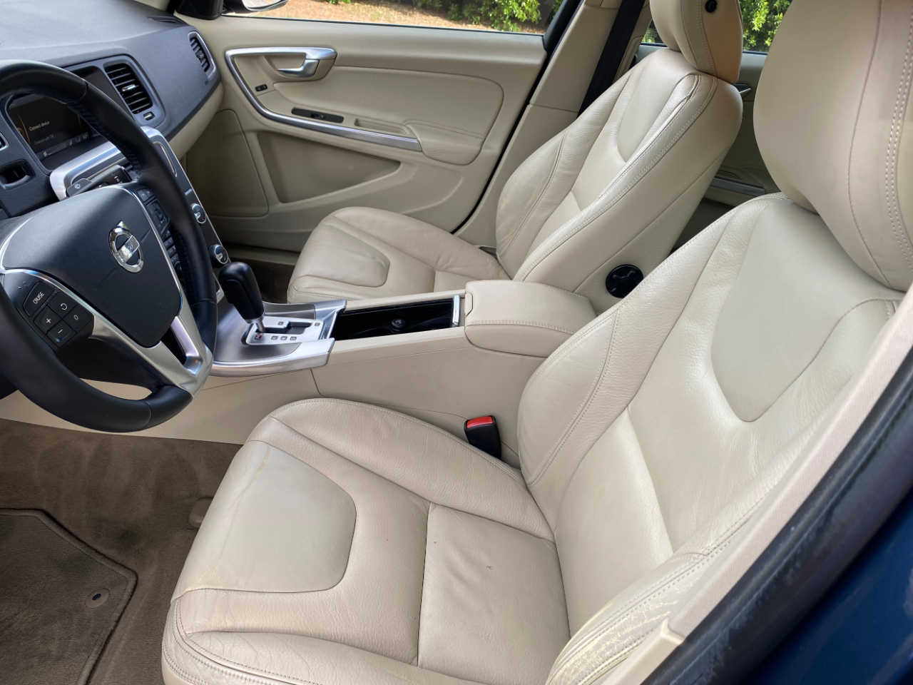 Volvo S60 FWD 4dr Sdn T5 2012