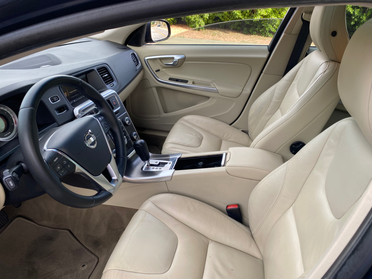 Volvo S60 FWD 4dr Sdn T5 2012