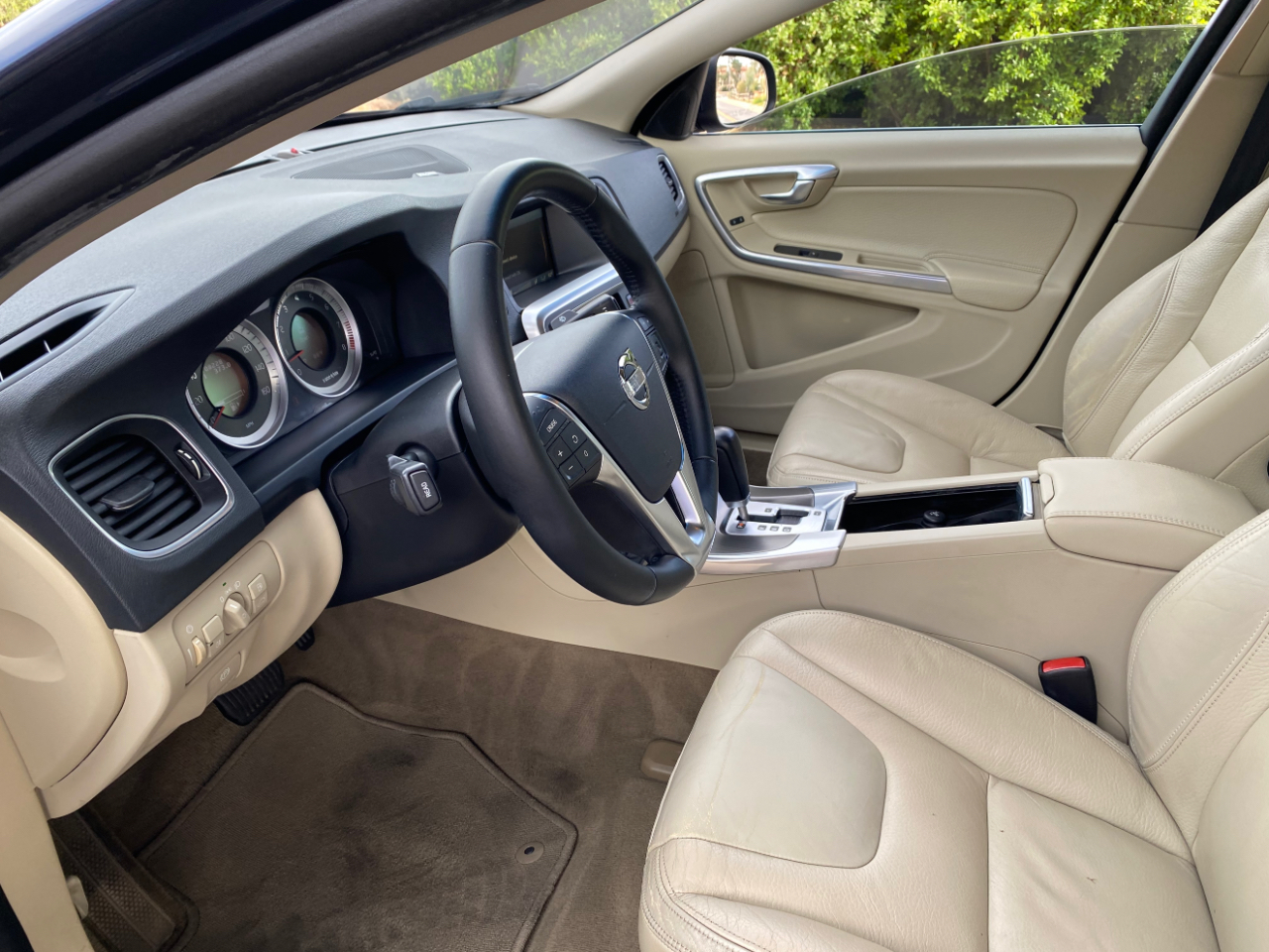 Volvo S60 FWD 4dr Sdn T5 2012