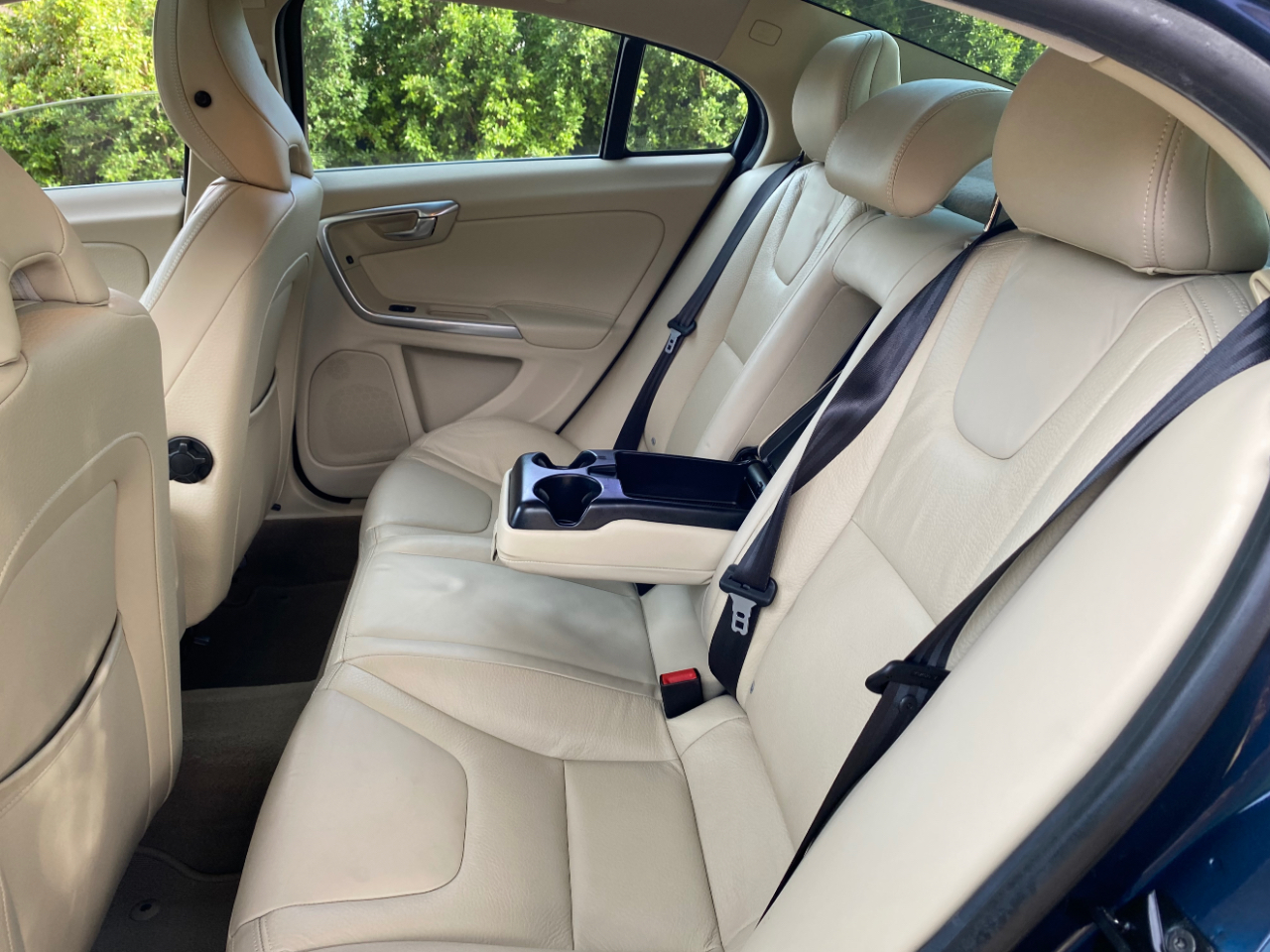 Volvo S60 FWD 4dr Sdn T5 2012