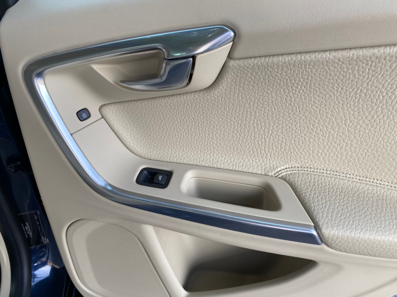 Volvo S60 FWD 4dr Sdn T5 2012