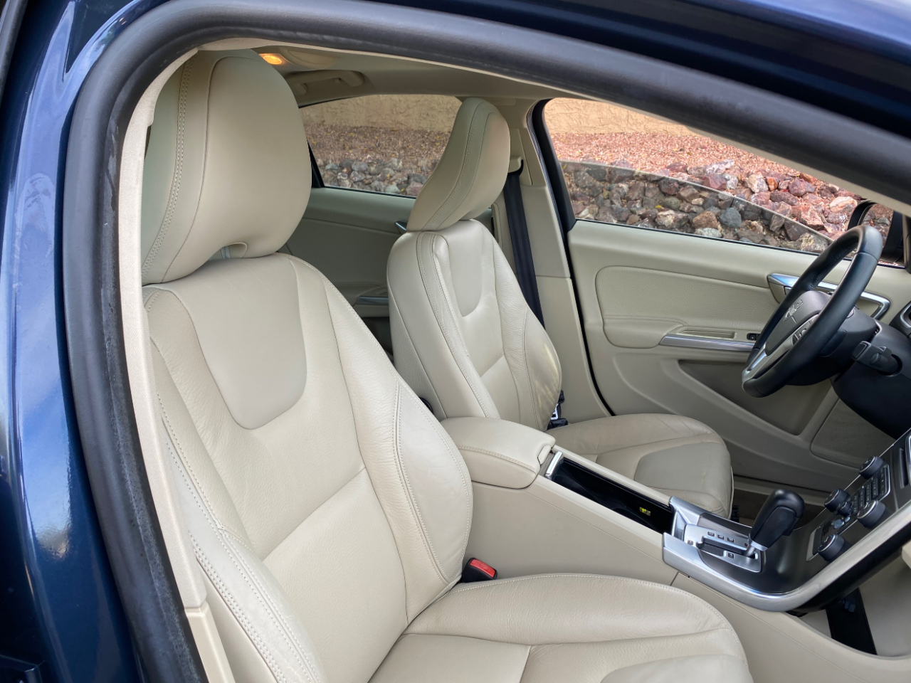 Volvo S60 FWD 4dr Sdn T5 2012