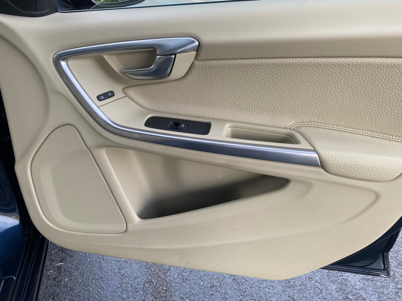 Volvo S60 FWD 4dr Sdn T5 2012