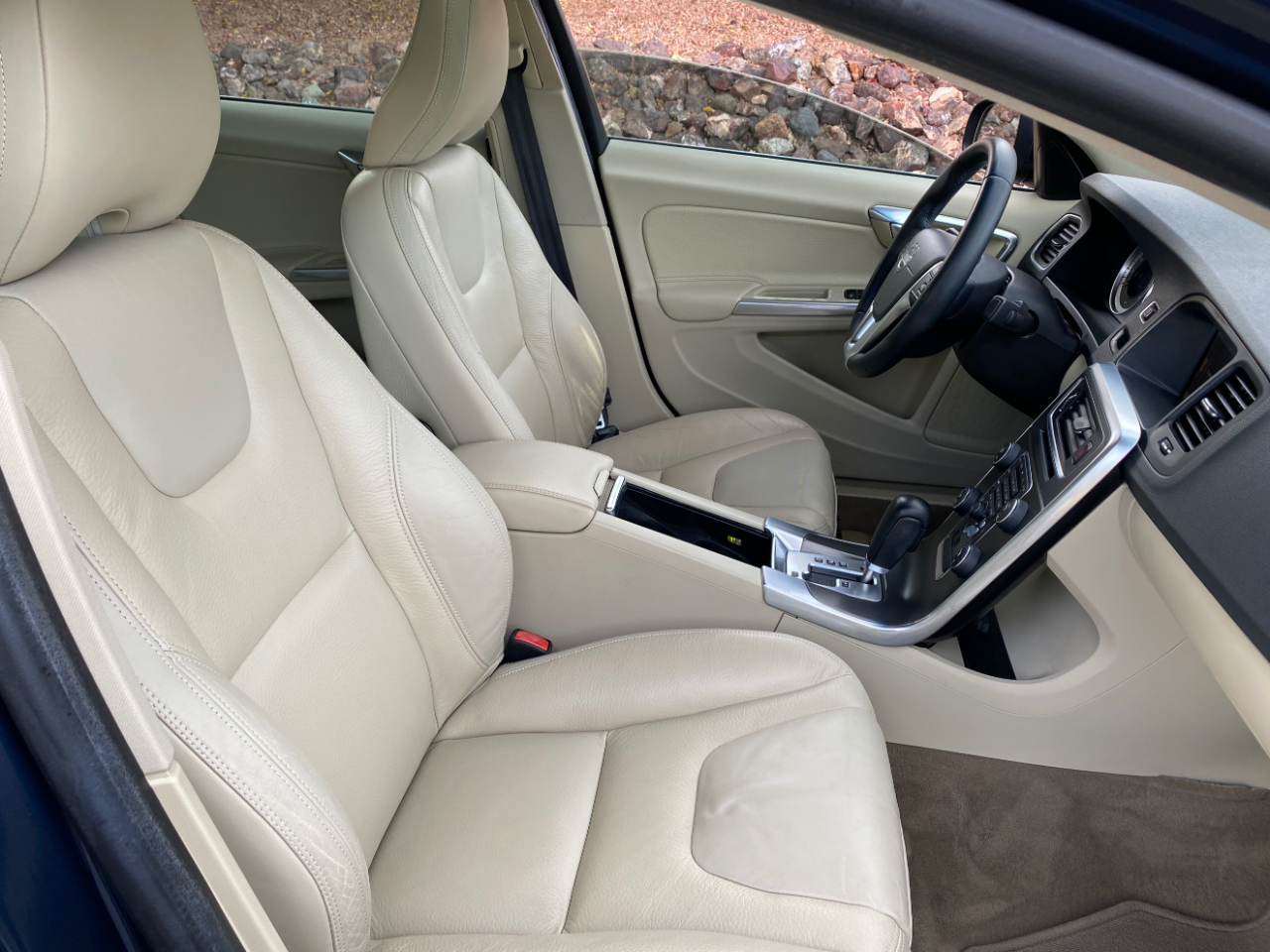 Volvo S60 FWD 4dr Sdn T5 2012