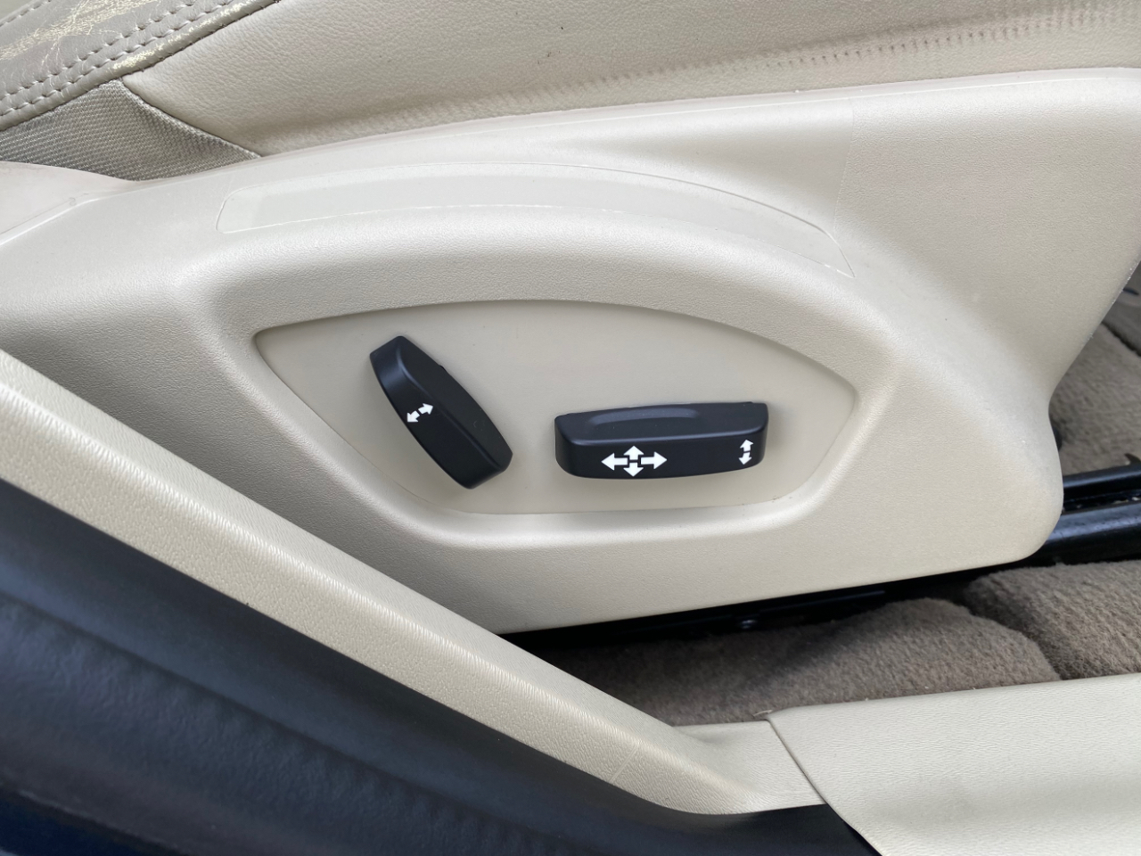 Volvo S60 FWD 4dr Sdn T5 2012