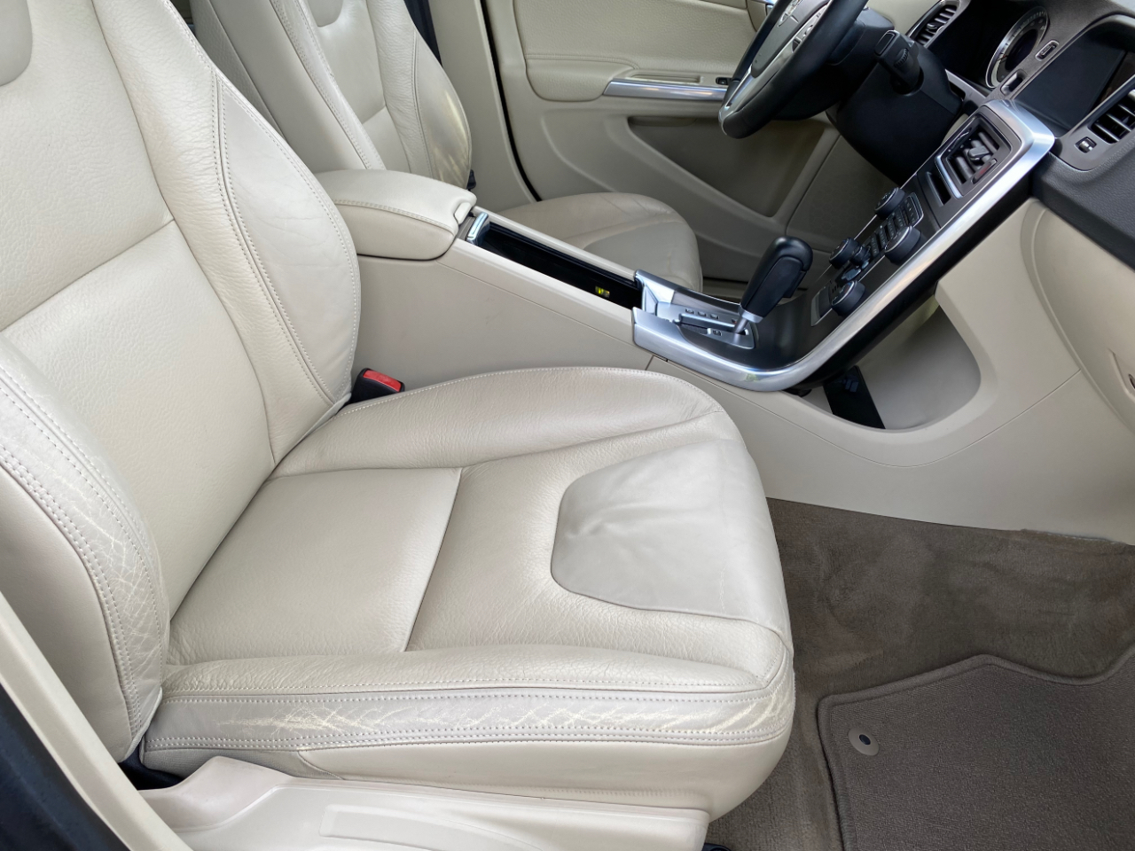 Volvo S60 FWD 4dr Sdn T5 2012