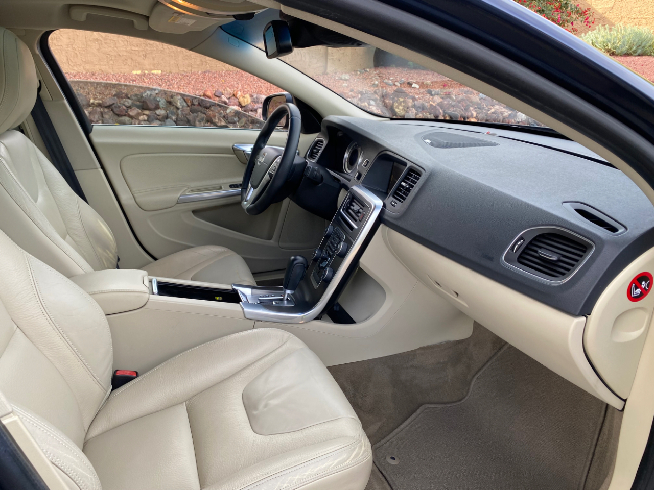 Volvo S60 FWD 4dr Sdn T5 2012