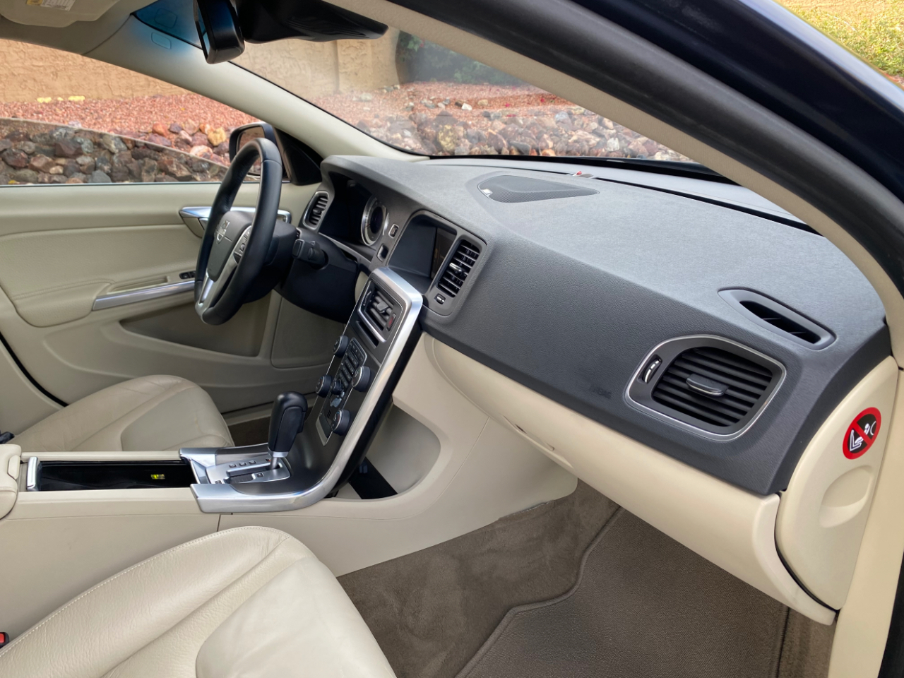 Volvo S60 FWD 4dr Sdn T5 2012