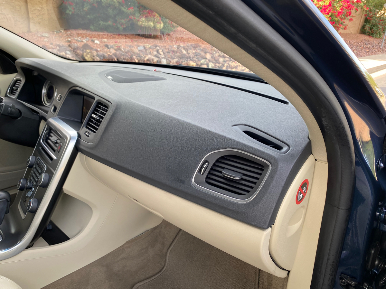 Volvo S60 FWD 4dr Sdn T5 2012