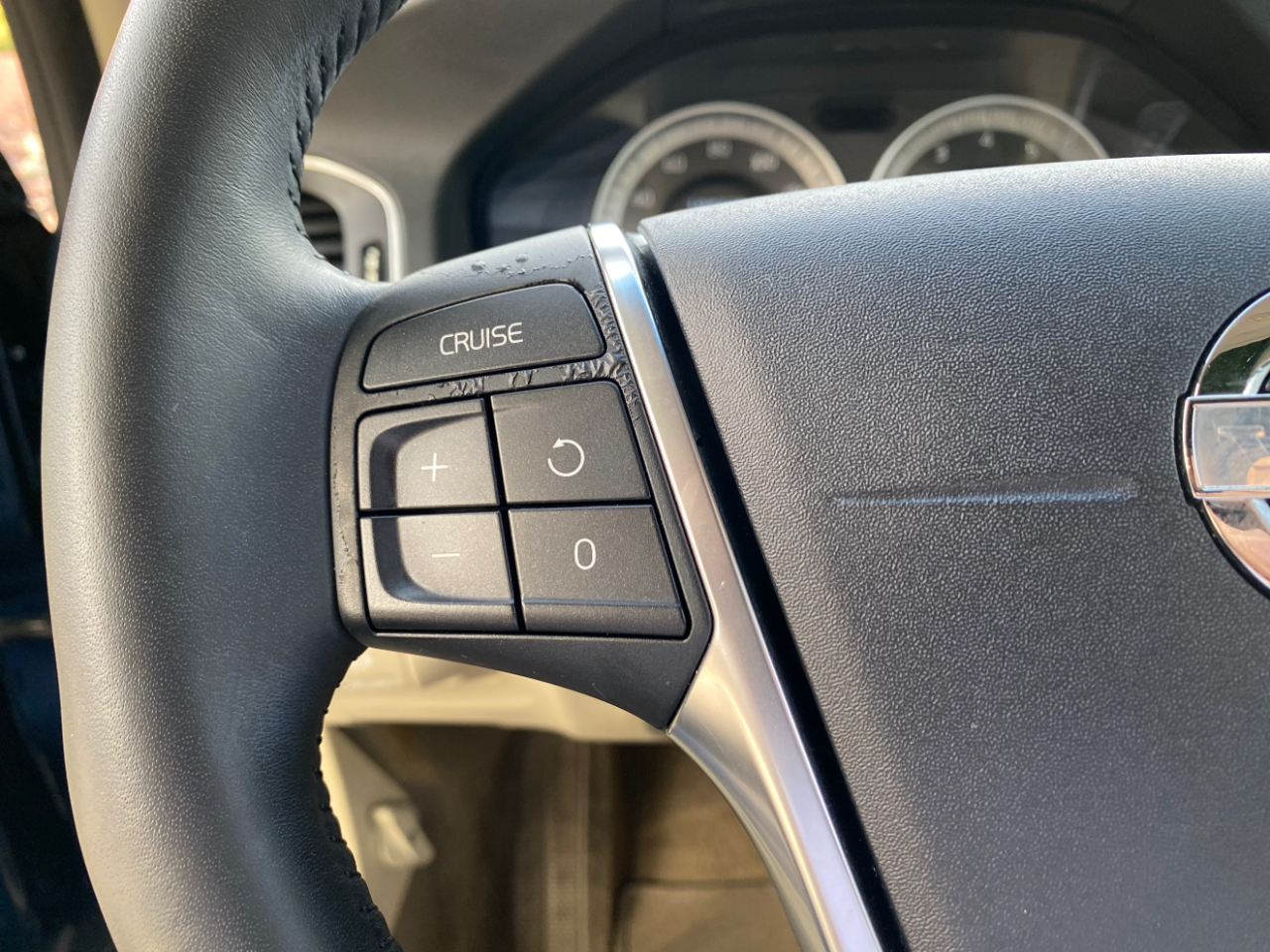 Volvo S60 FWD 4dr Sdn T5 2012