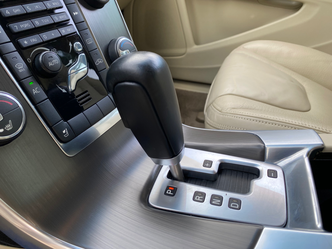 Volvo S60 FWD 4dr Sdn T5 2012