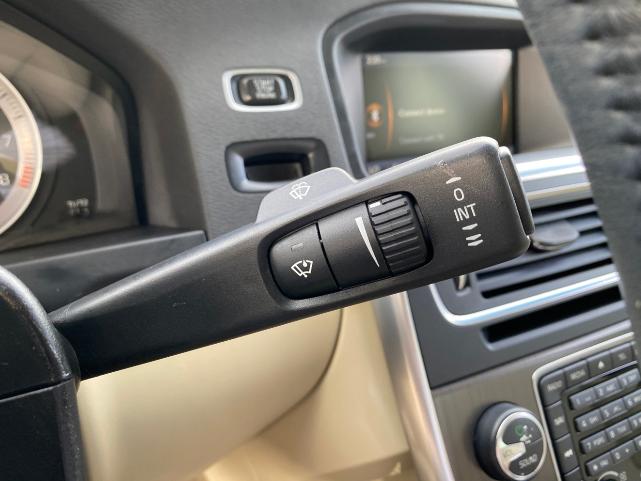 Volvo S60 FWD 4dr Sdn T5 2012