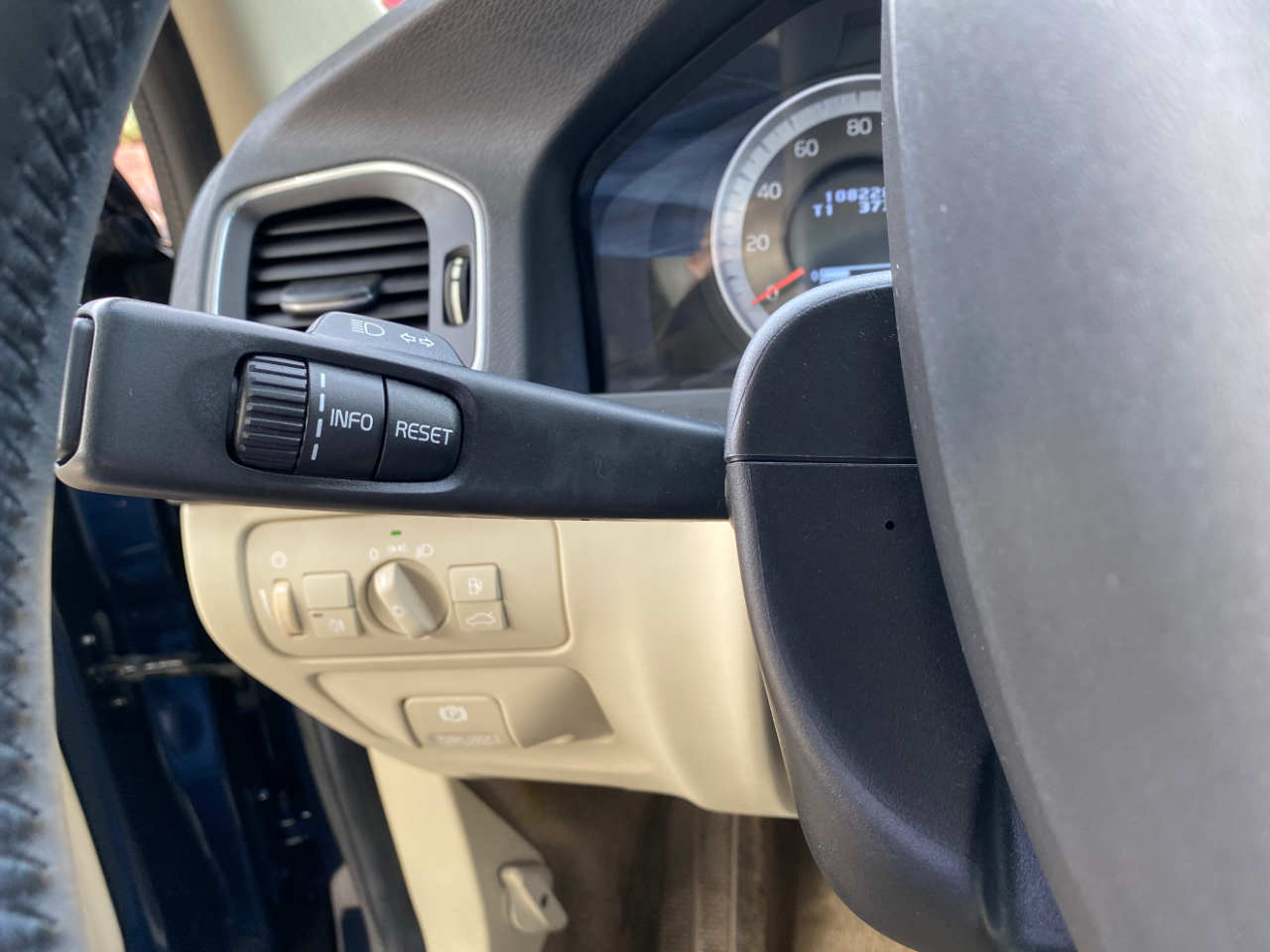 Volvo S60 FWD 4dr Sdn T5 2012