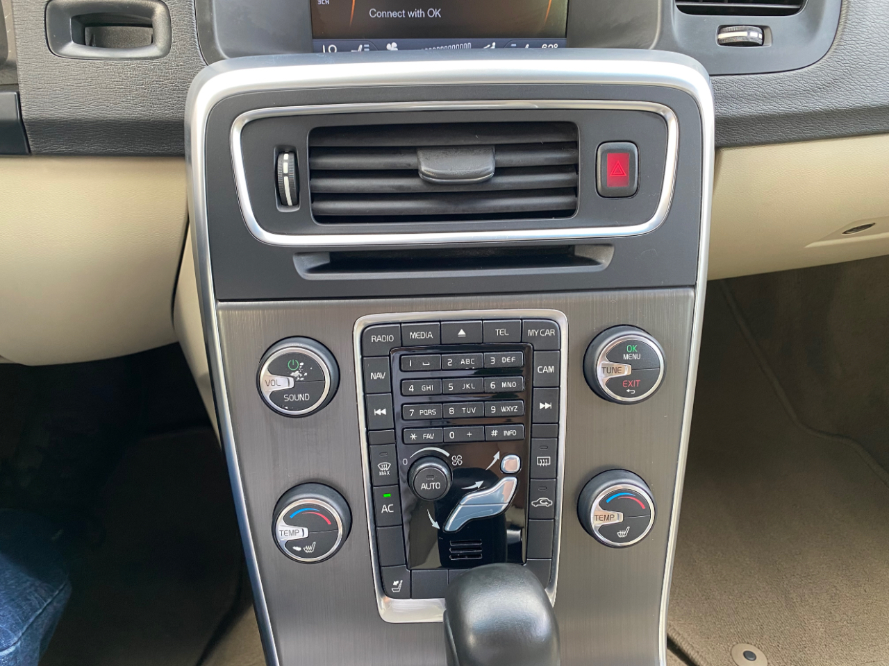 Volvo S60 FWD 4dr Sdn T5 2012