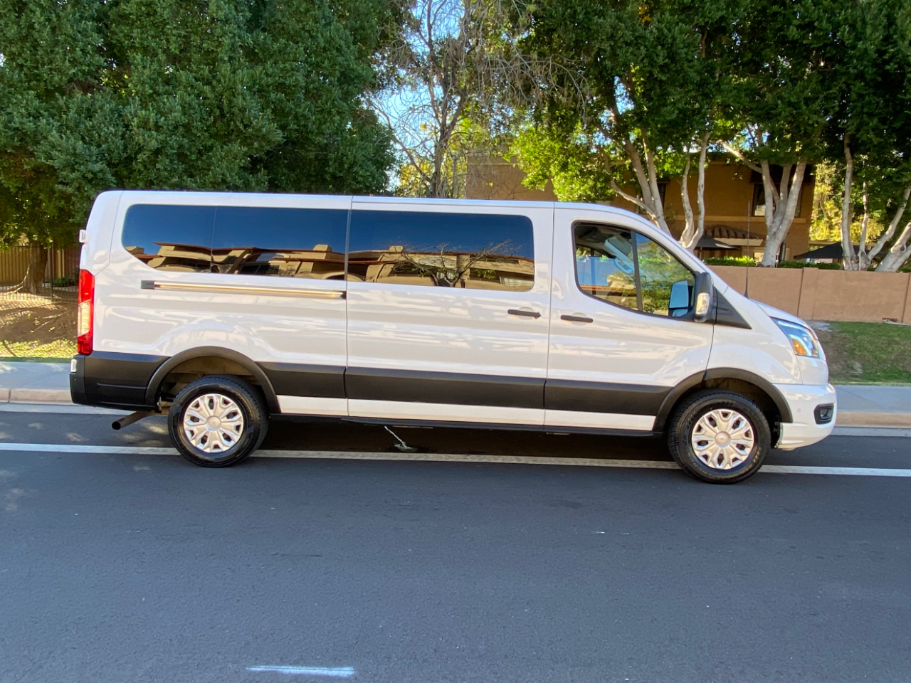 Ford Transit Passenger Wagon T-350 148" Low Roof XLT RWD 2023