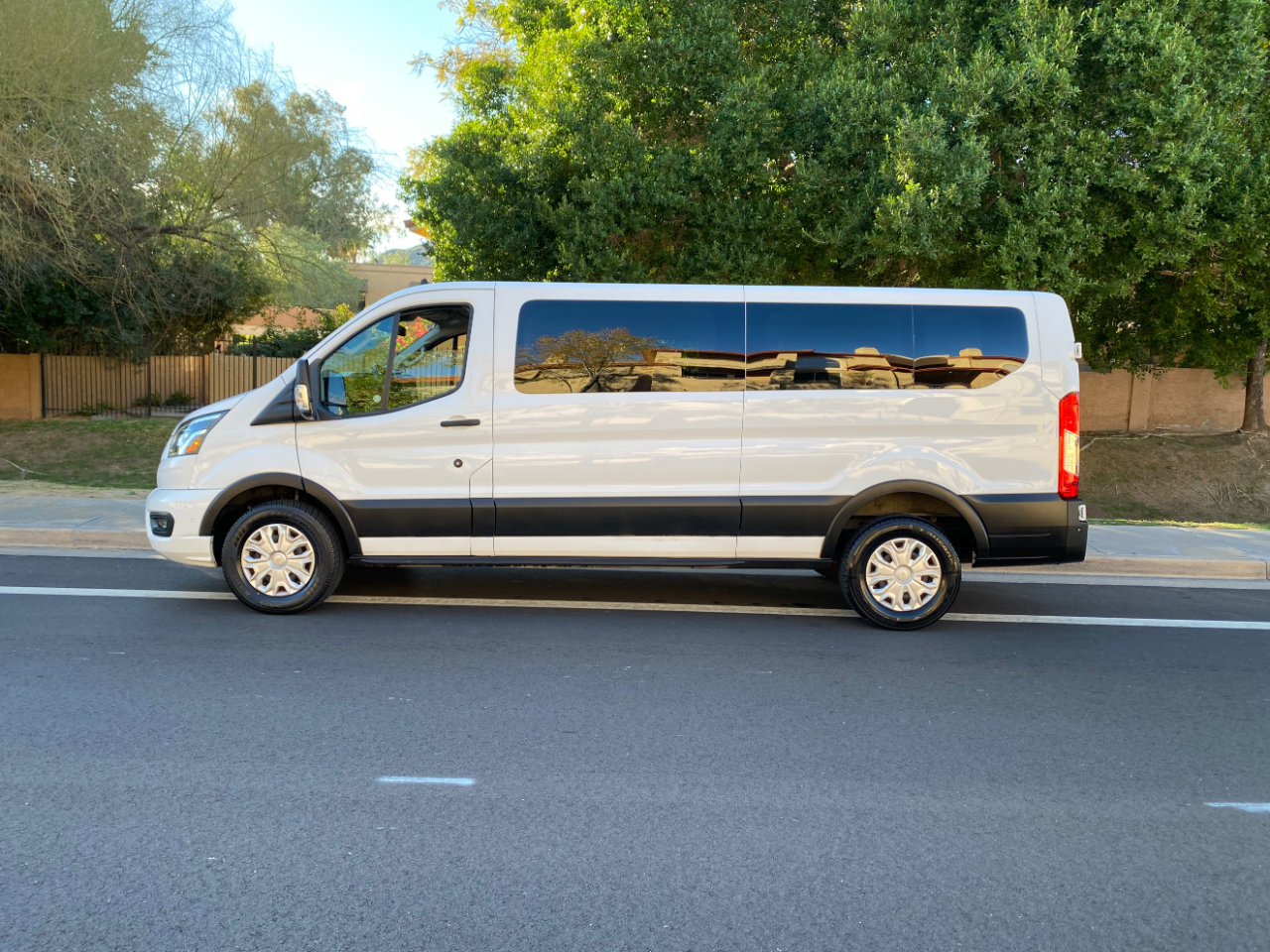 Ford Transit Passenger Wagon T-350 148" Low Roof XLT RWD 2023