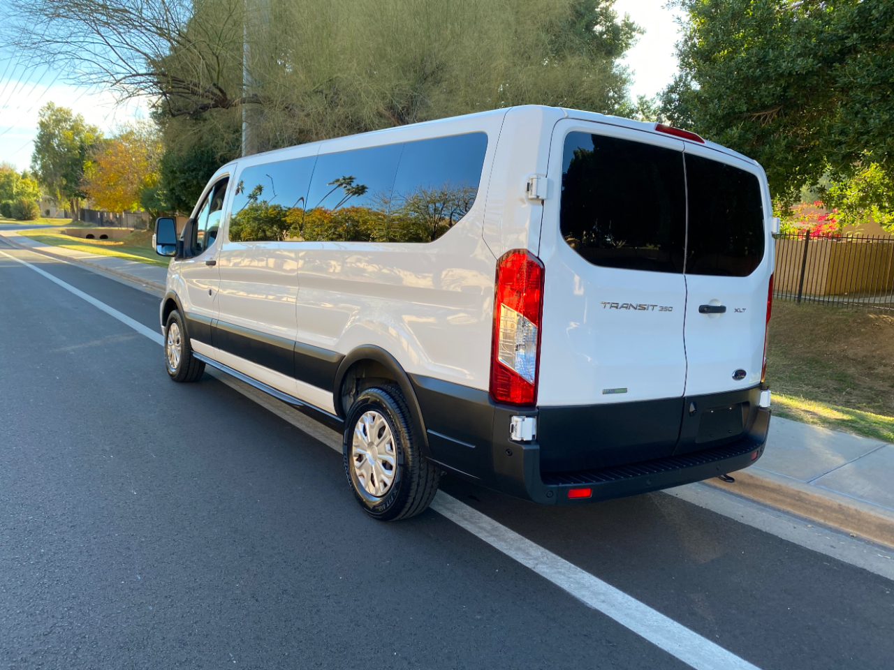 Ford Transit Passenger Wagon T-350 148" Low Roof XLT RWD 2023