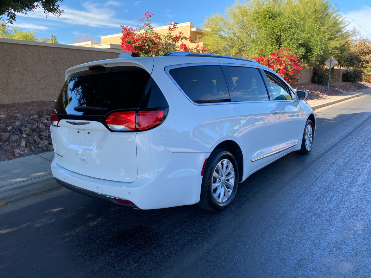 Chrysler Pacifica Touring L FWD 2018