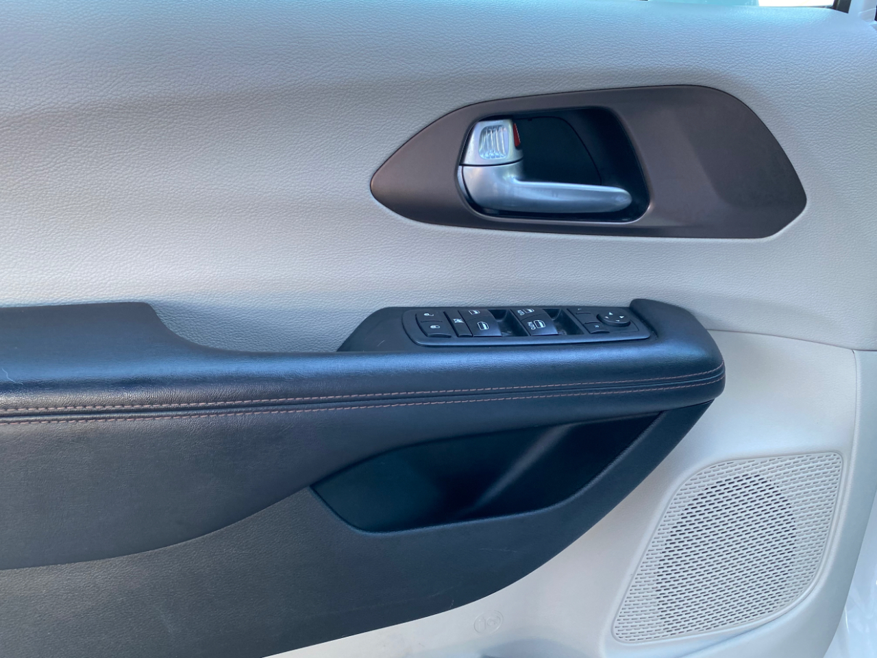 Chrysler Pacifica Touring L FWD 2018