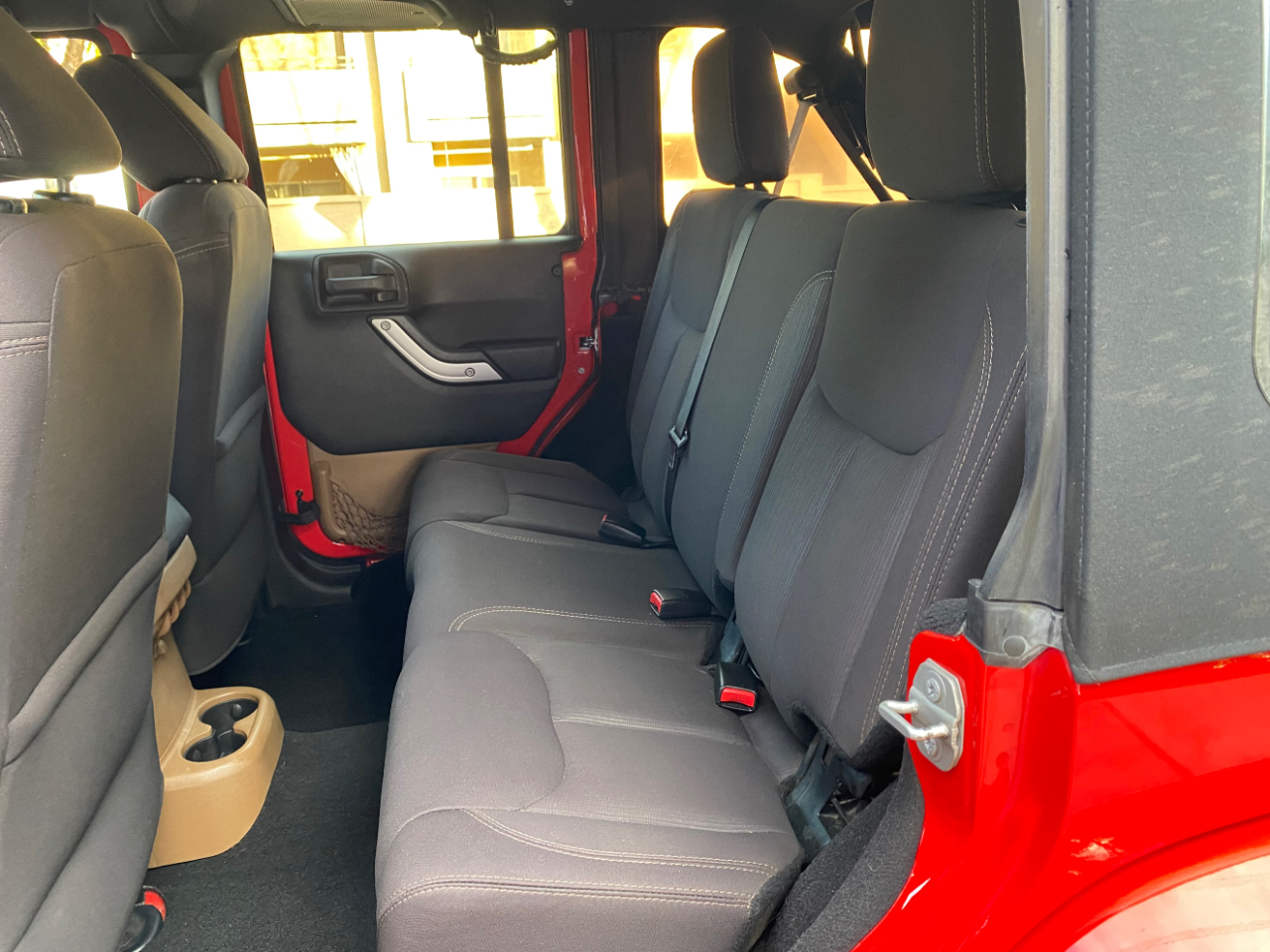 Jeep Wrangler Unlimited 4WD 4dr Sahara 2015