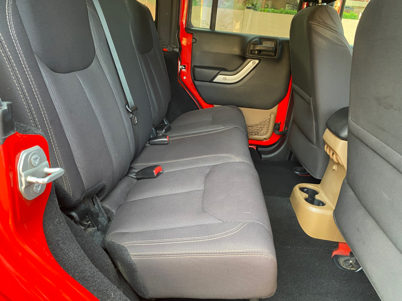 Jeep Wrangler Unlimited 4WD 4dr Sahara 2015