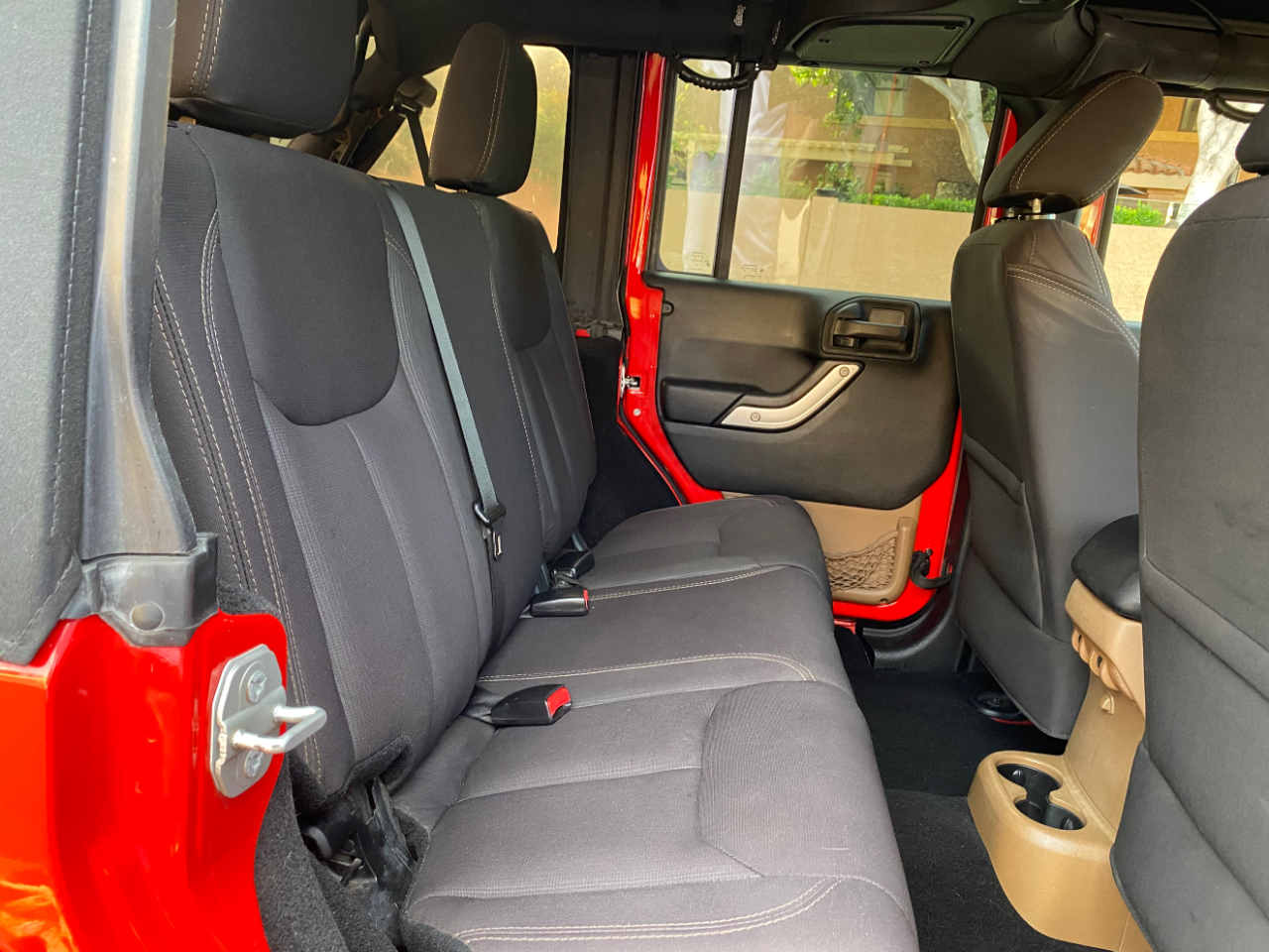 Jeep Wrangler Unlimited 4WD 4dr Sahara 2015