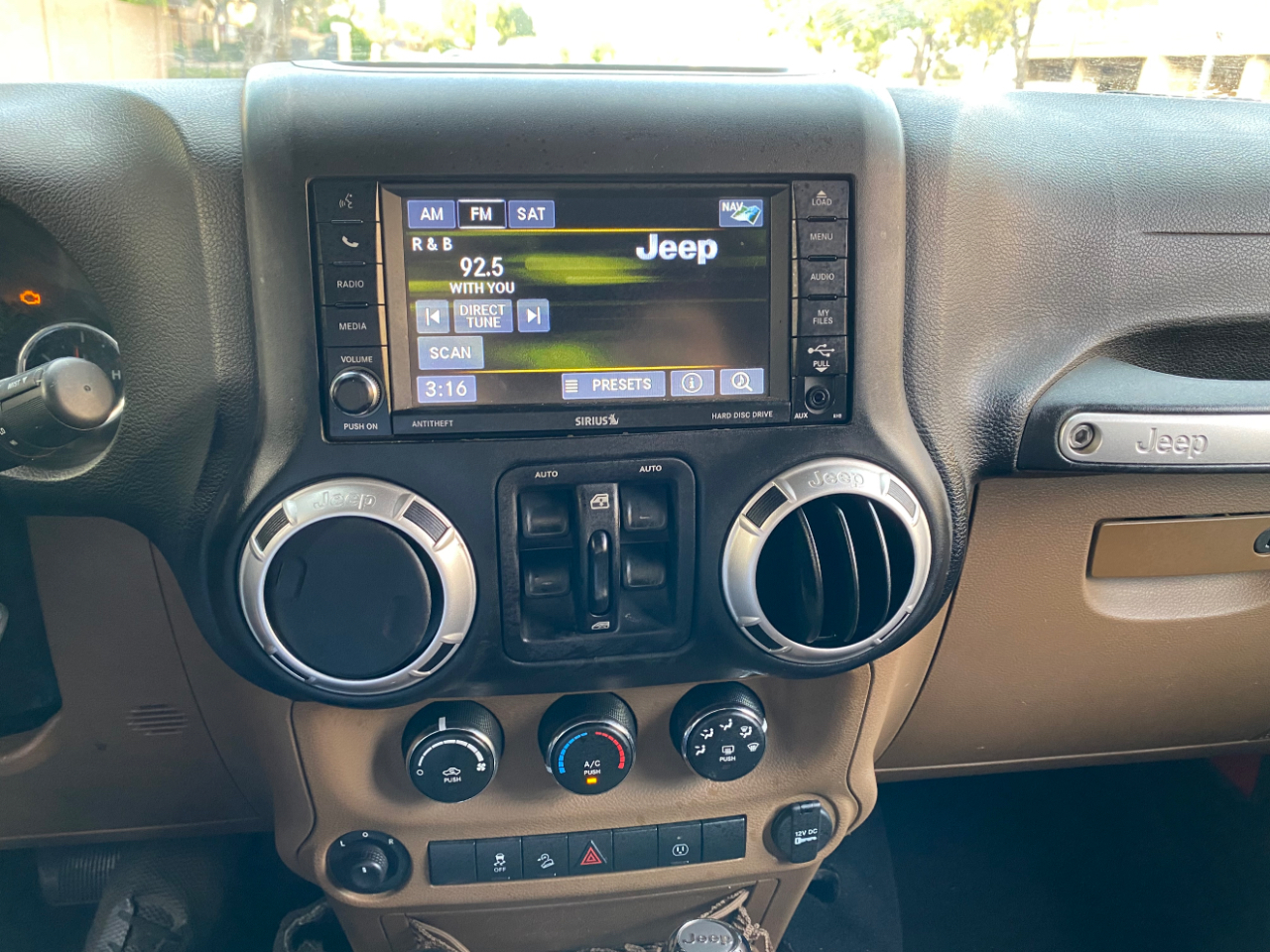 Jeep Wrangler Unlimited 4WD 4dr Sahara 2015