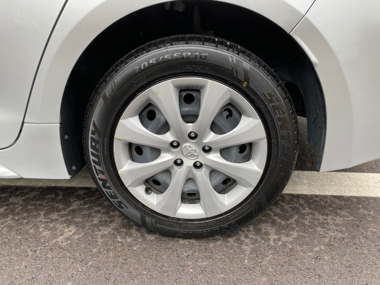 Toyota Corolla Hybrid LE FWD (Natl) 2024