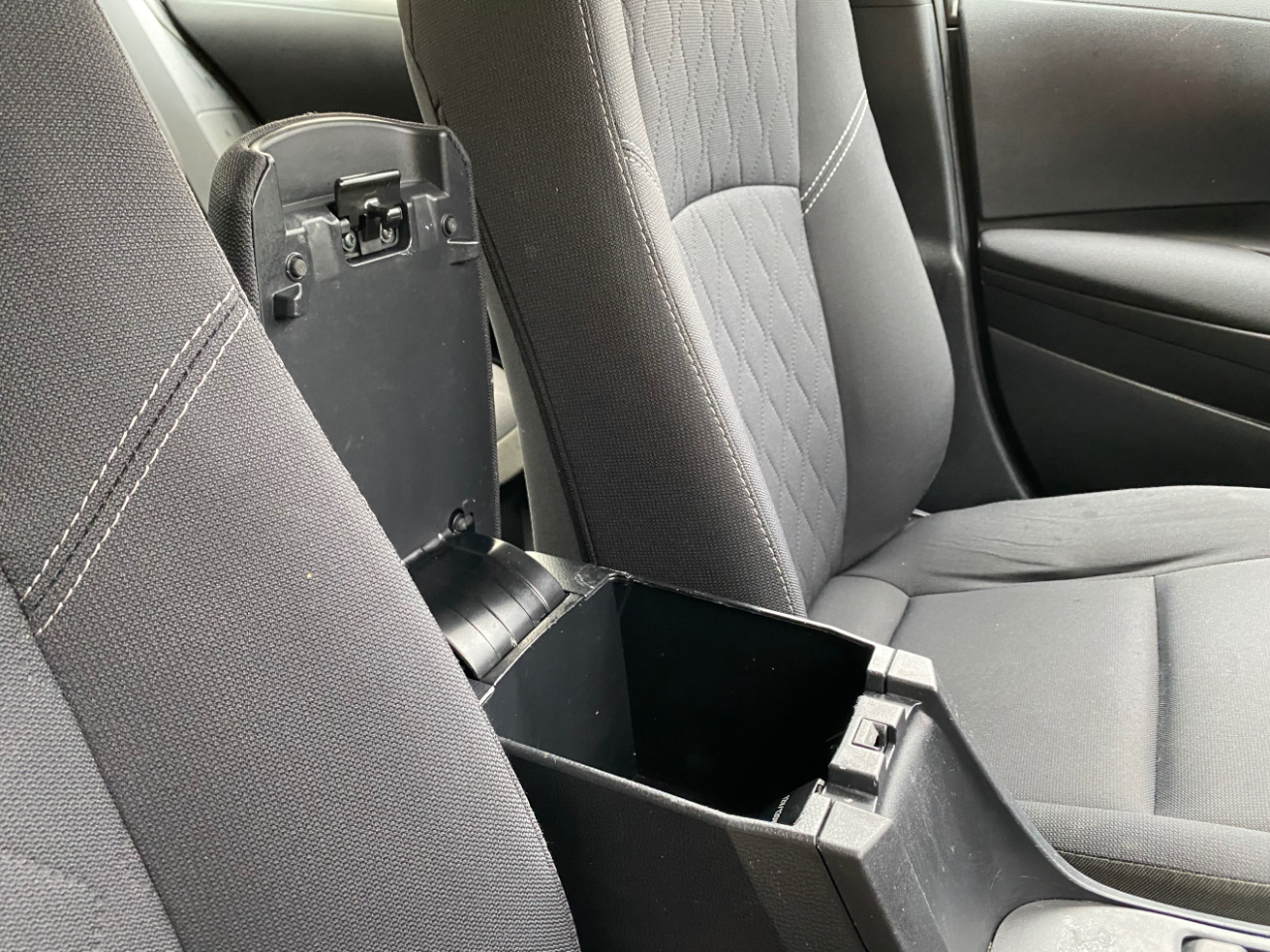 Toyota Corolla Hybrid LE FWD (Natl) 2024