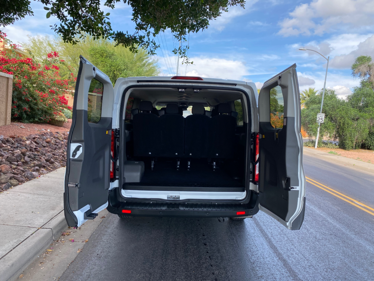 Ford Transit Passenger Wagon T-350 148" Low Roof XLT RWD 2023