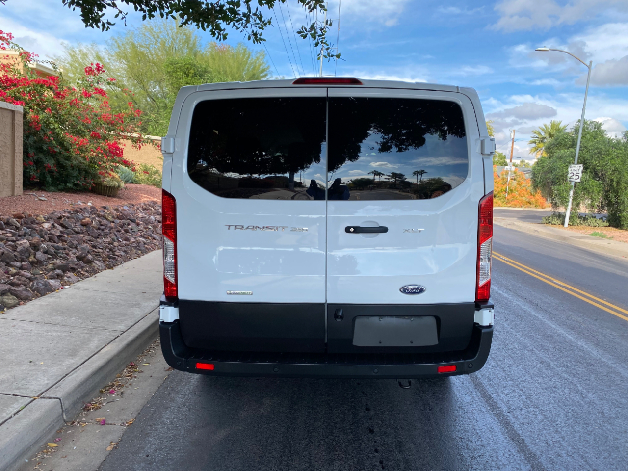 Ford Transit Passenger Wagon T-350 148" Low Roof XLT RWD 2023