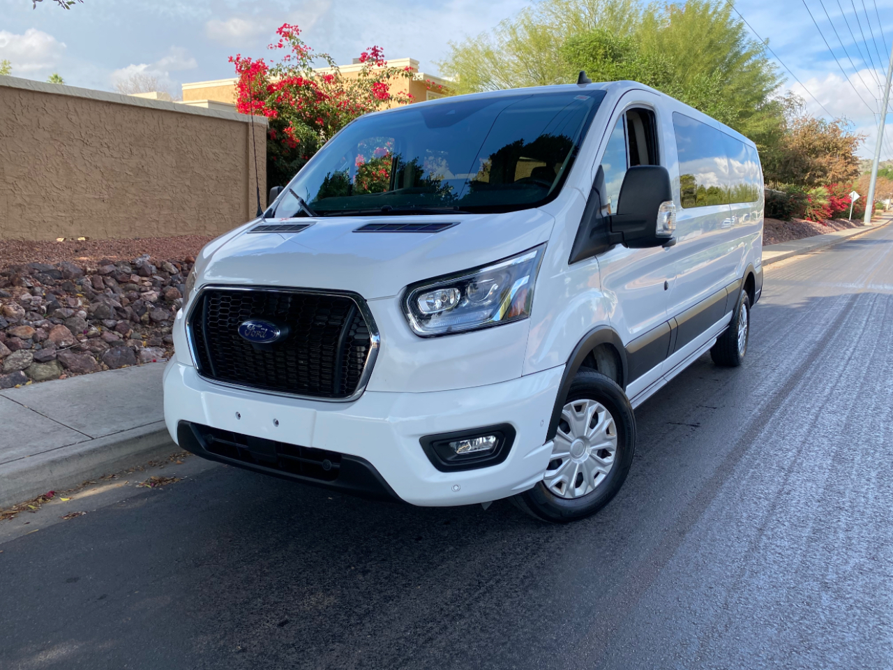 Ford Transit Passenger Wagon T-350 148" Low Roof XLT RWD 2023