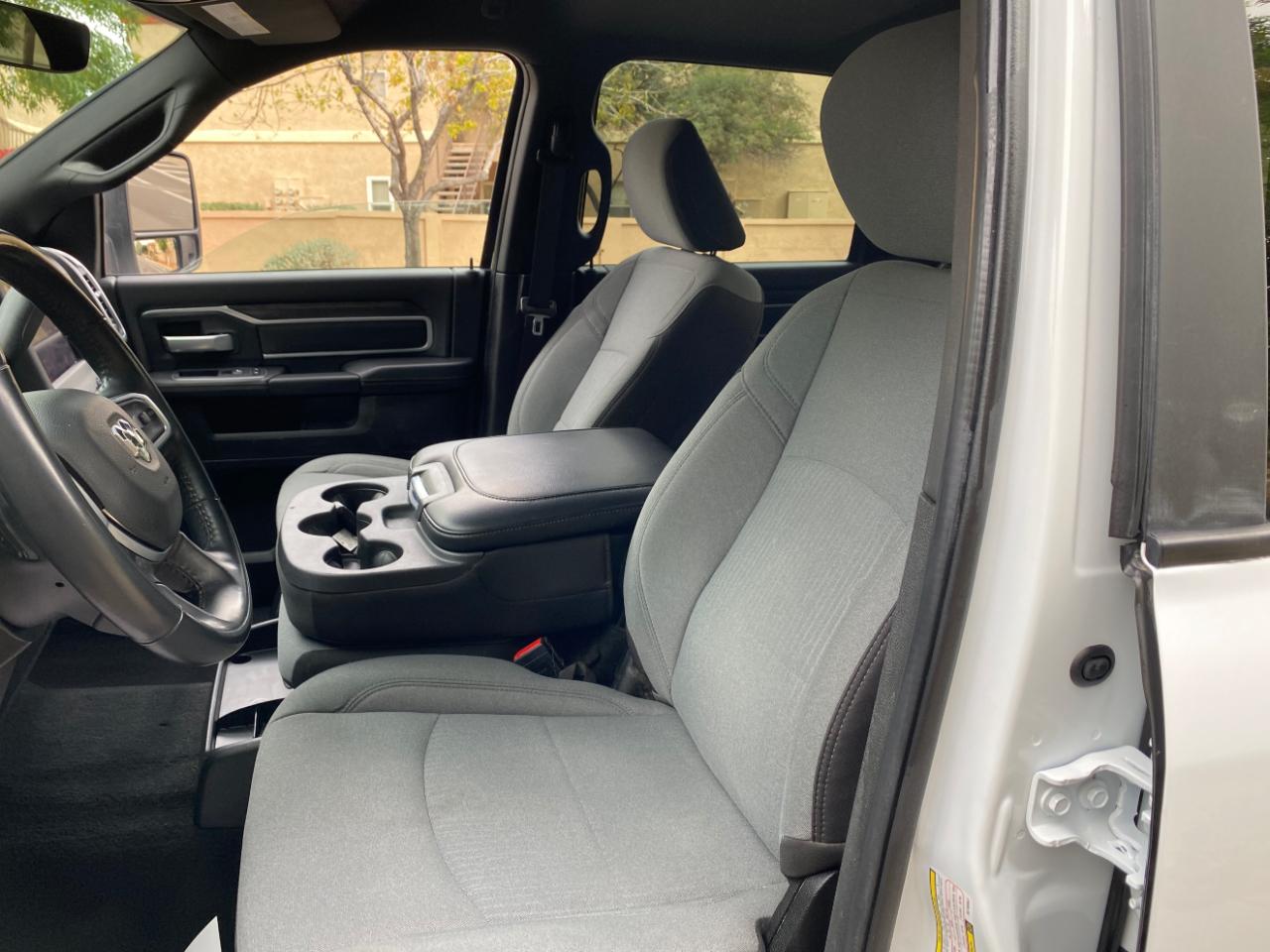 RAM 2500 Big Horn 4x4 Crew Cab 6'4" Box 2024