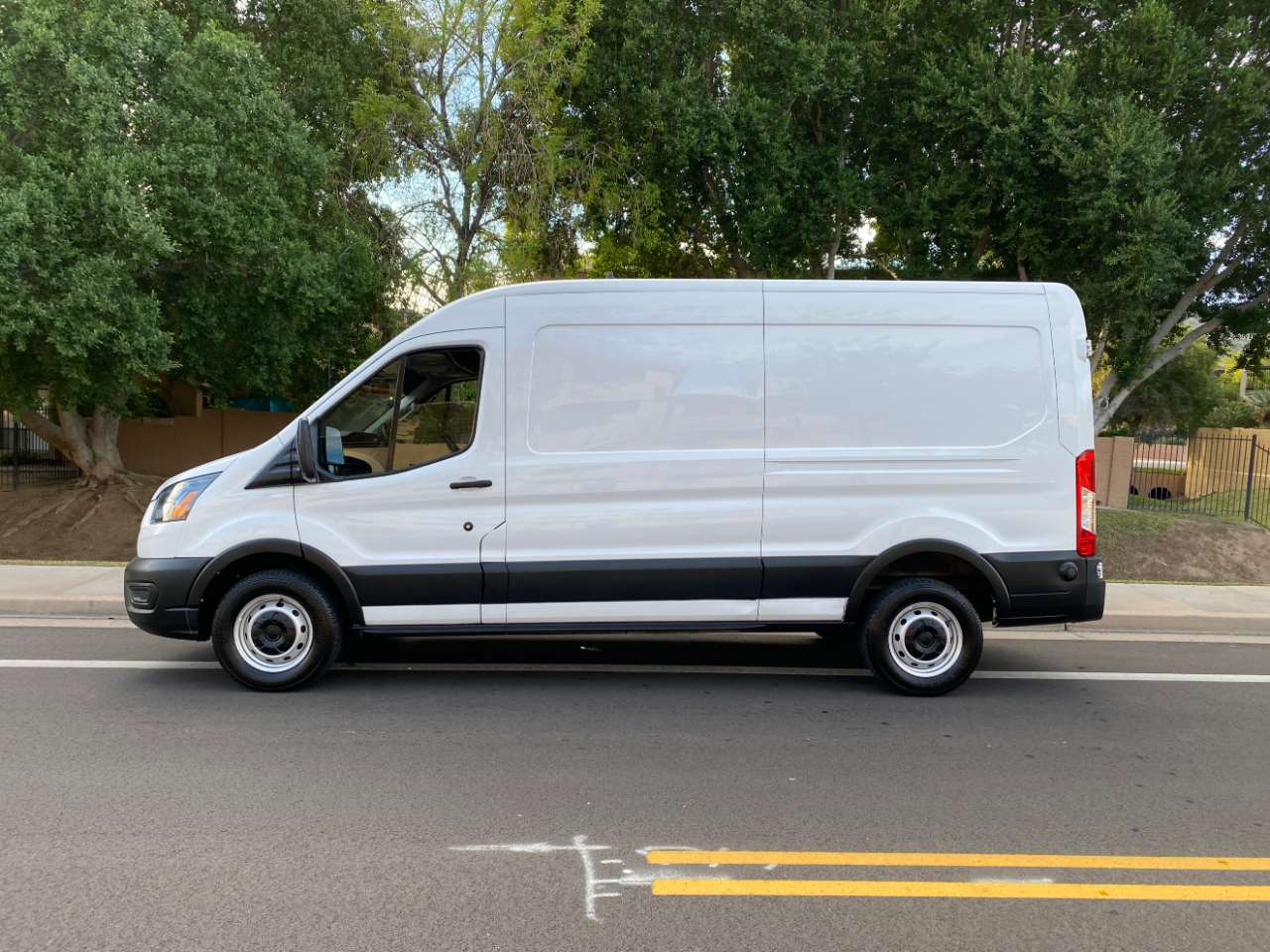 Ford Transit Cargo Van T-250 130" Med Rf 9070 GVWR RWD 2020