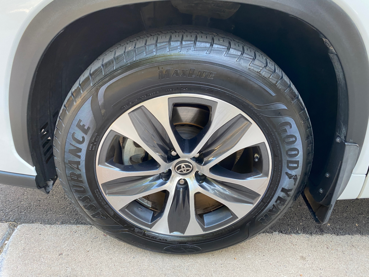 Toyota Highlander XLE FWD (Natl) 2022