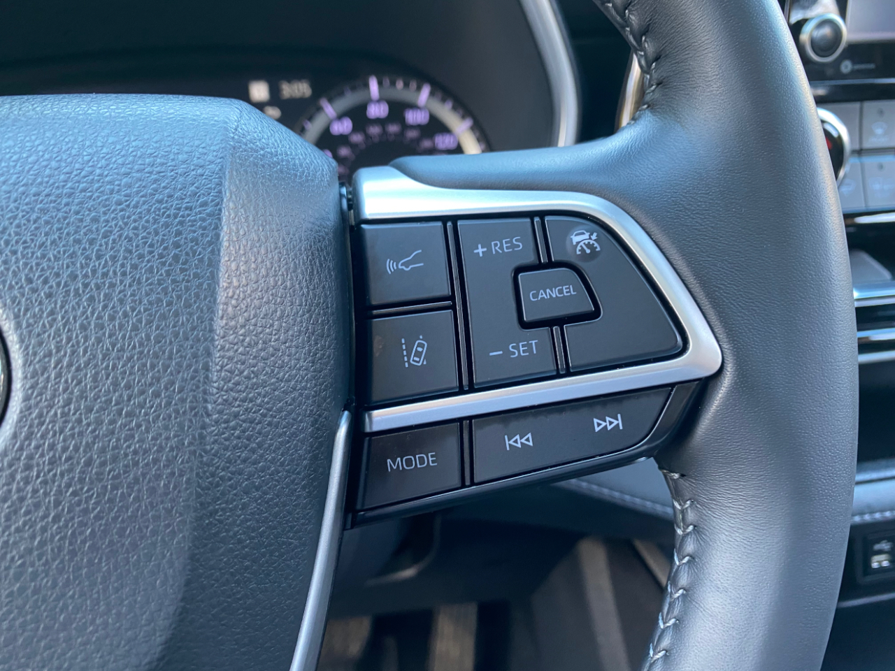 Toyota Highlander XLE FWD (Natl) 2022