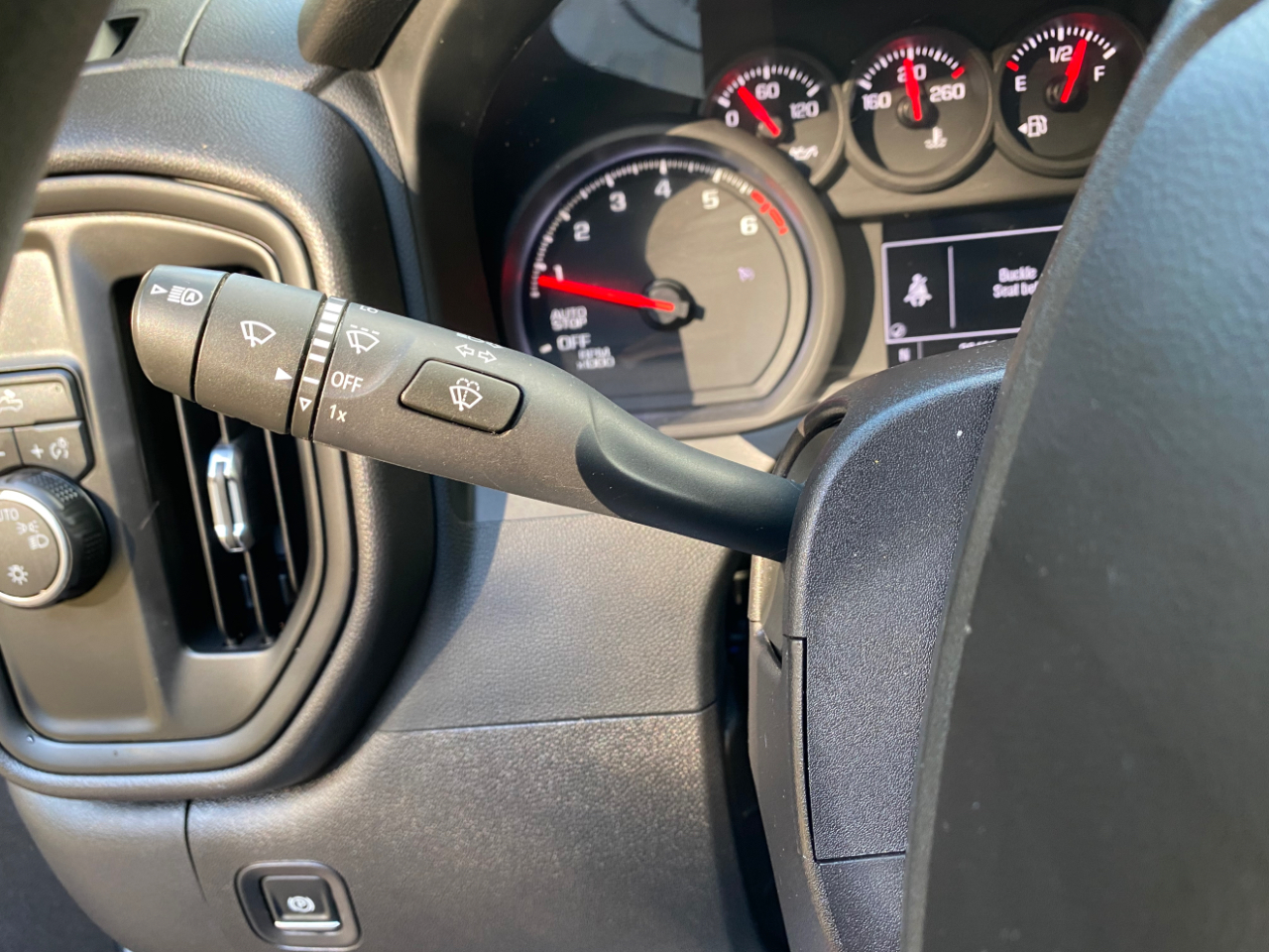 Chevrolet Silverado 1500 2WD Crew Cab 147" Custom 2024