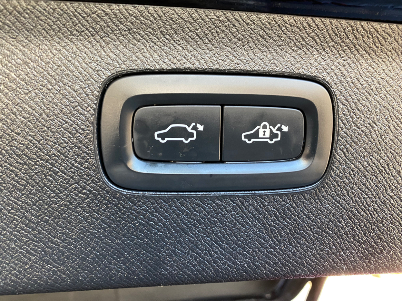 Volvo XC90 T6 AWD Momentum 6 Passenger 2020