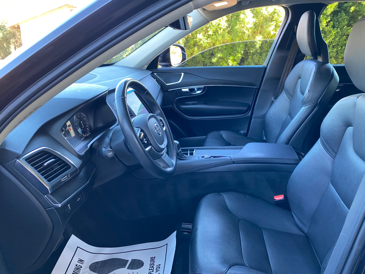 Volvo XC90 T6 AWD Momentum 6 Passenger 2020