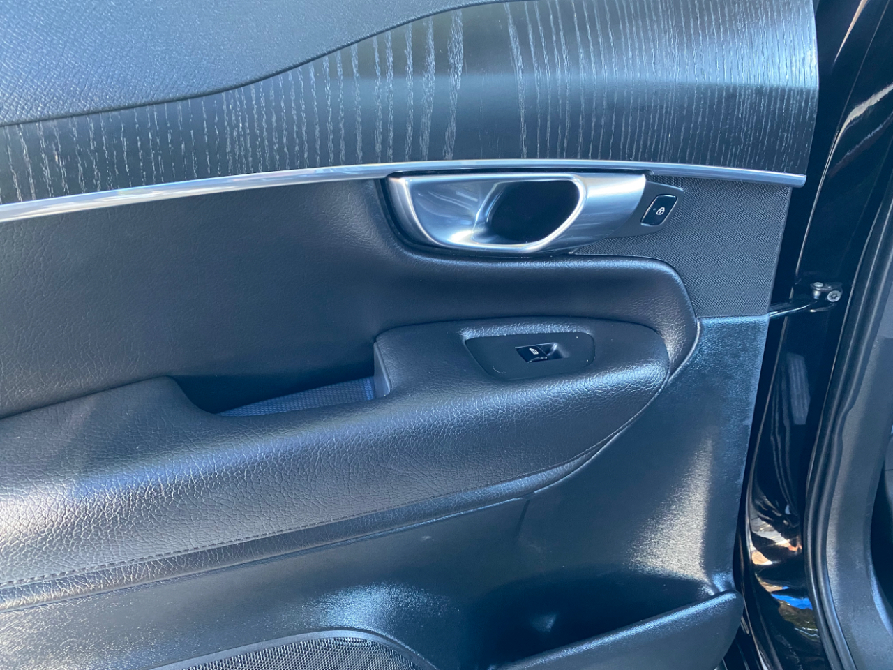 Volvo XC90 T6 AWD Momentum 6 Passenger 2020