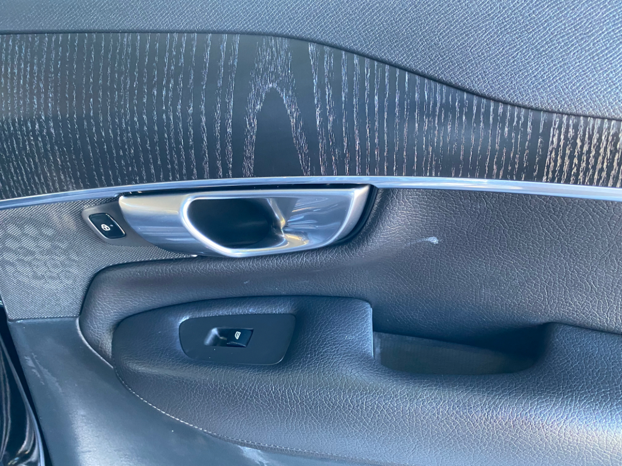 Volvo XC90 T6 AWD Momentum 6 Passenger 2020