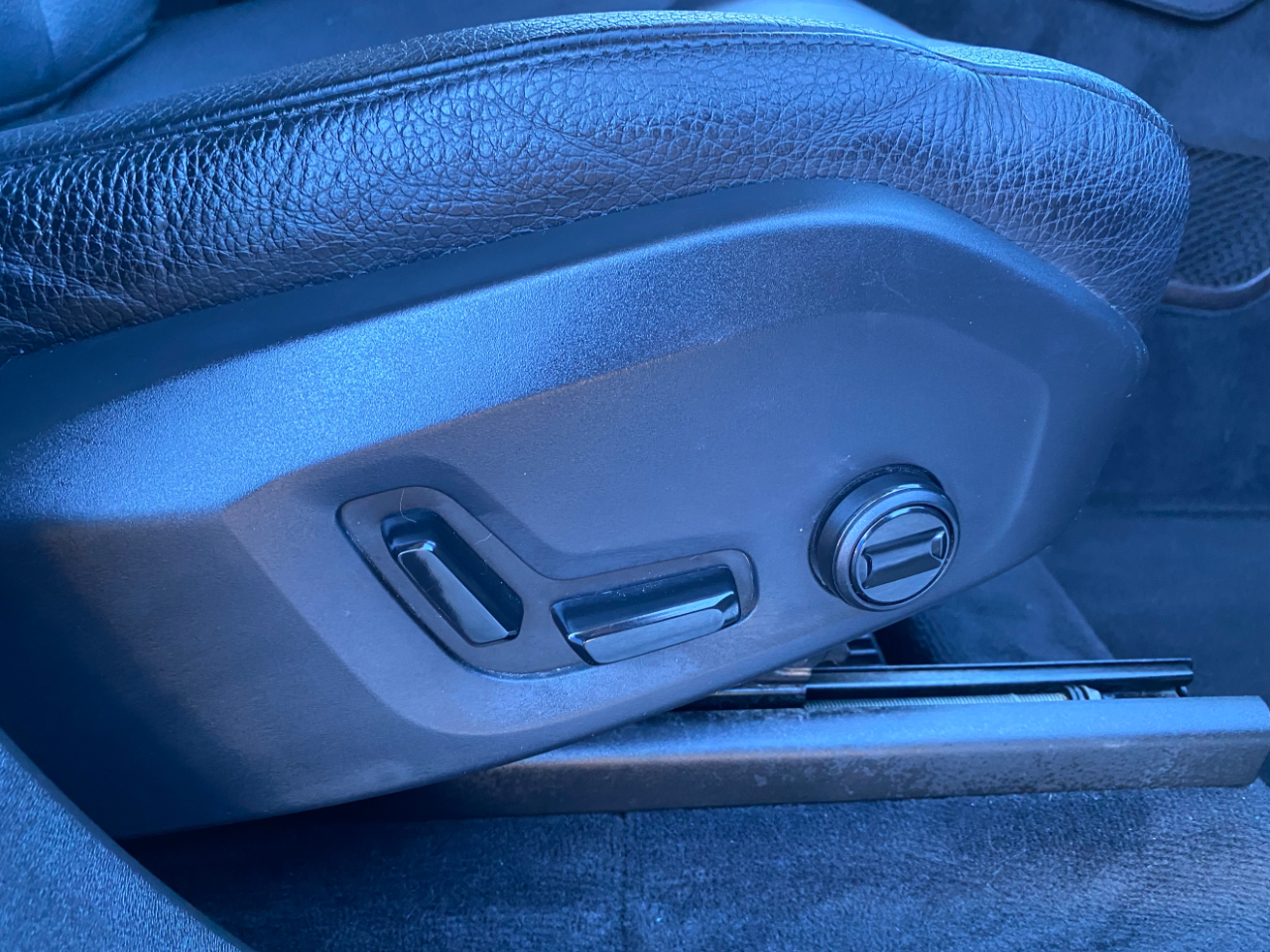 Volvo XC90 T6 AWD Momentum 6 Passenger 2020