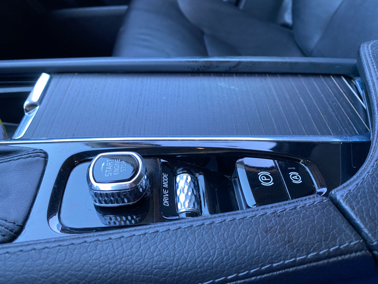 Volvo XC90 T6 AWD Momentum 6 Passenger 2020